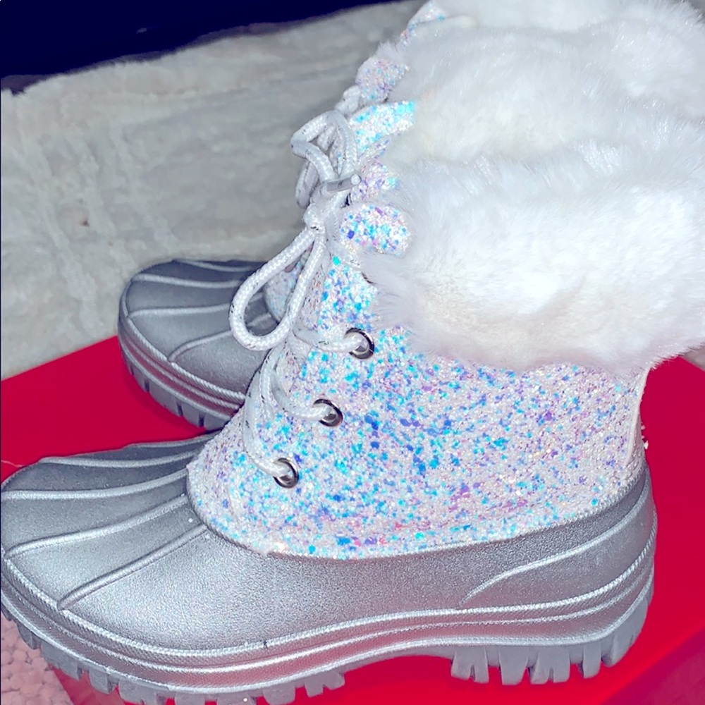 New Eva & Zoe swan white faux fur winter boots